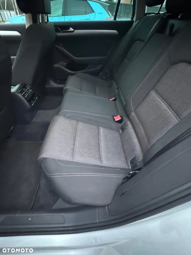 Volkswagen Passat Variant 2.0 TDI SCR DSG Highline - 16