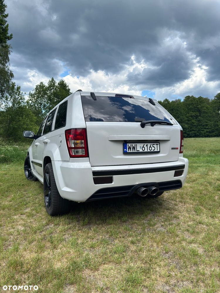Jeep Grand Cherokee - 12