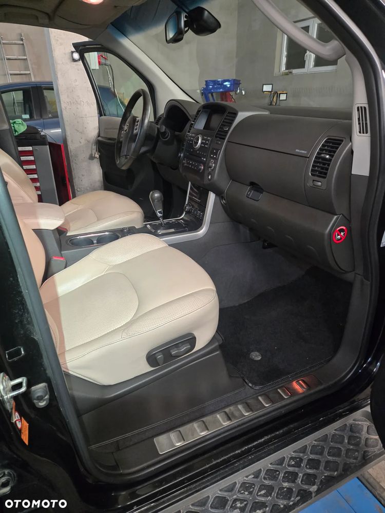 Nissan Pathfinder - 15