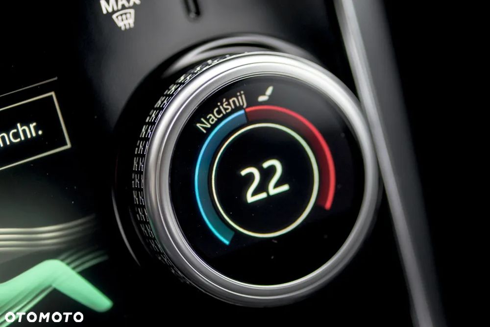 Jaguar XE 2.0 D180 HSE - 39