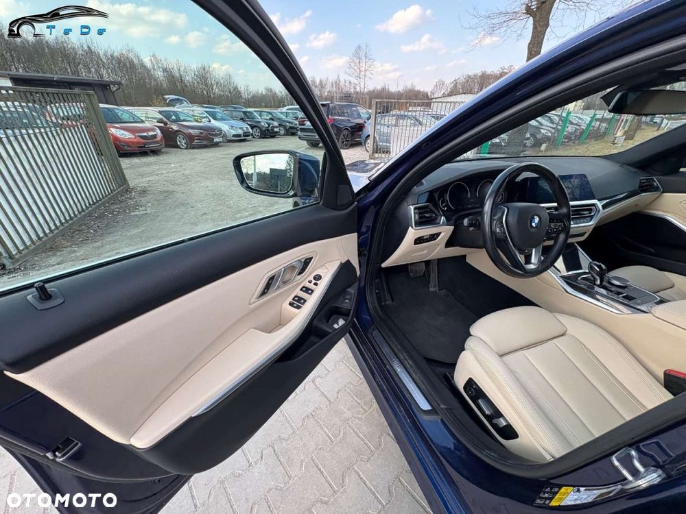 BMW Seria 3 330i GPF xDrive Advantage sport - 22