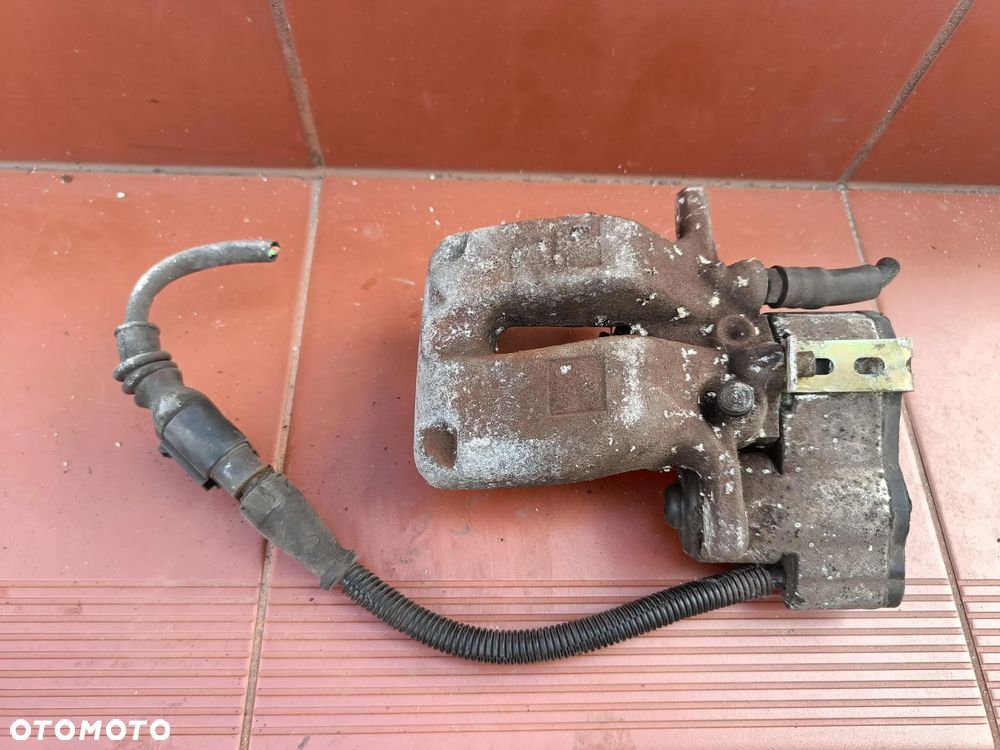 AUDI A8 D3 ZACISK HAMULCOWY TYLNY LEWY PRAWY SILNICZEK