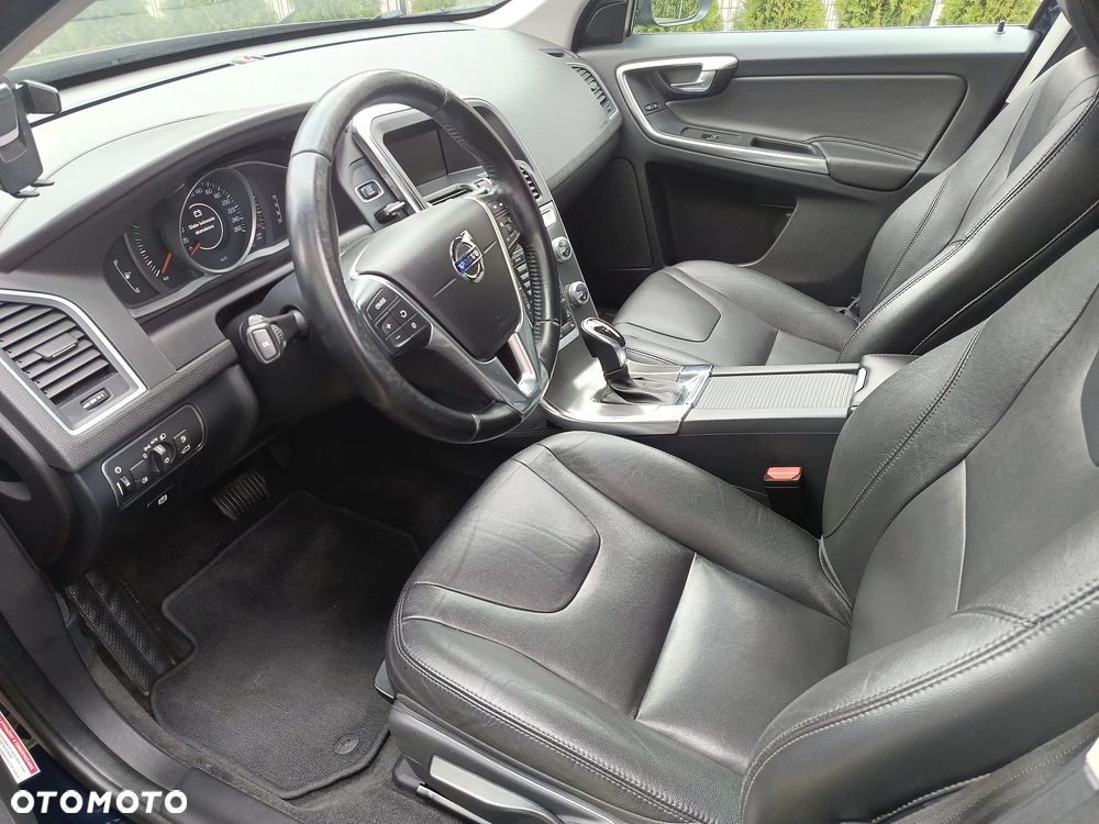Volvo XC 60 D5 AWD Momentum - 10