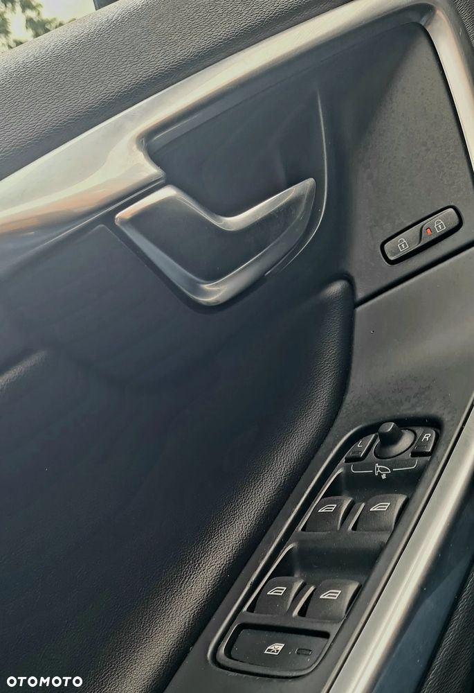 Volvo V60 D6 AWD Plug-in Hybrid Summum - 6