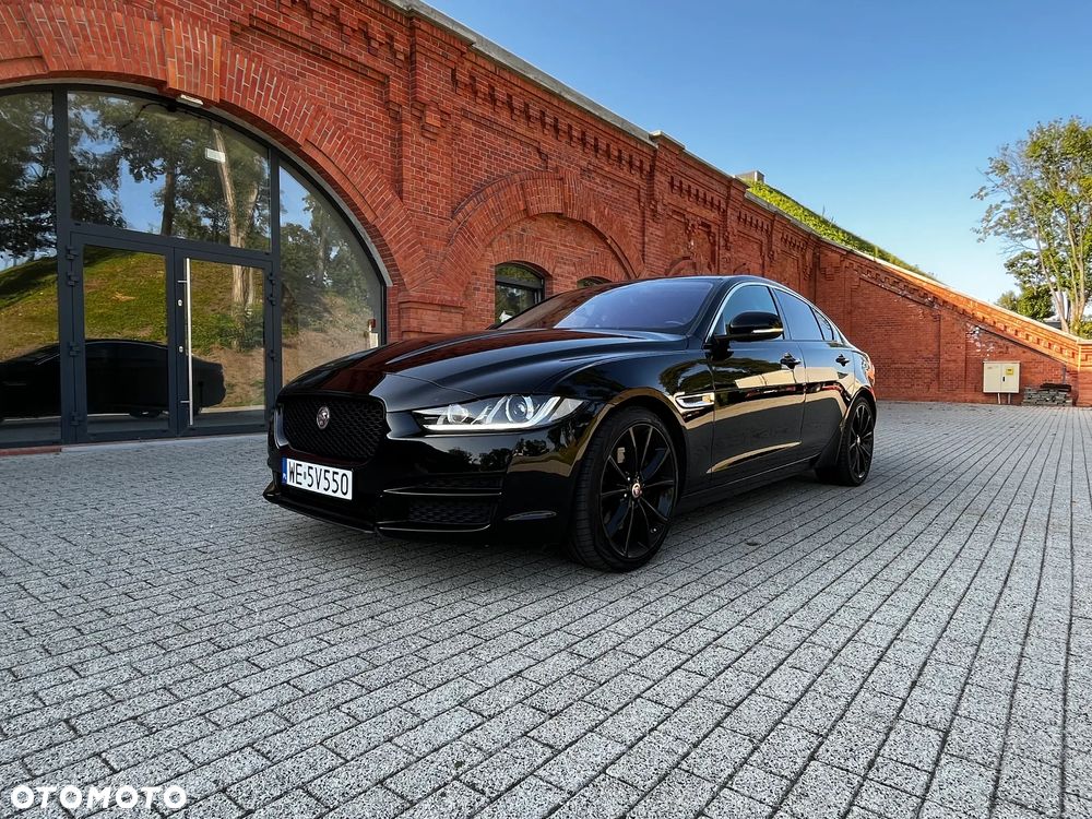 Jaguar XE 25t Prestige - 1