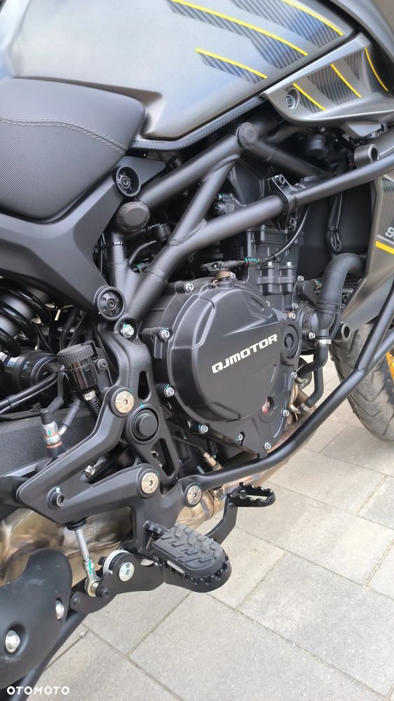 QJMOTOR SRT900SX - 8