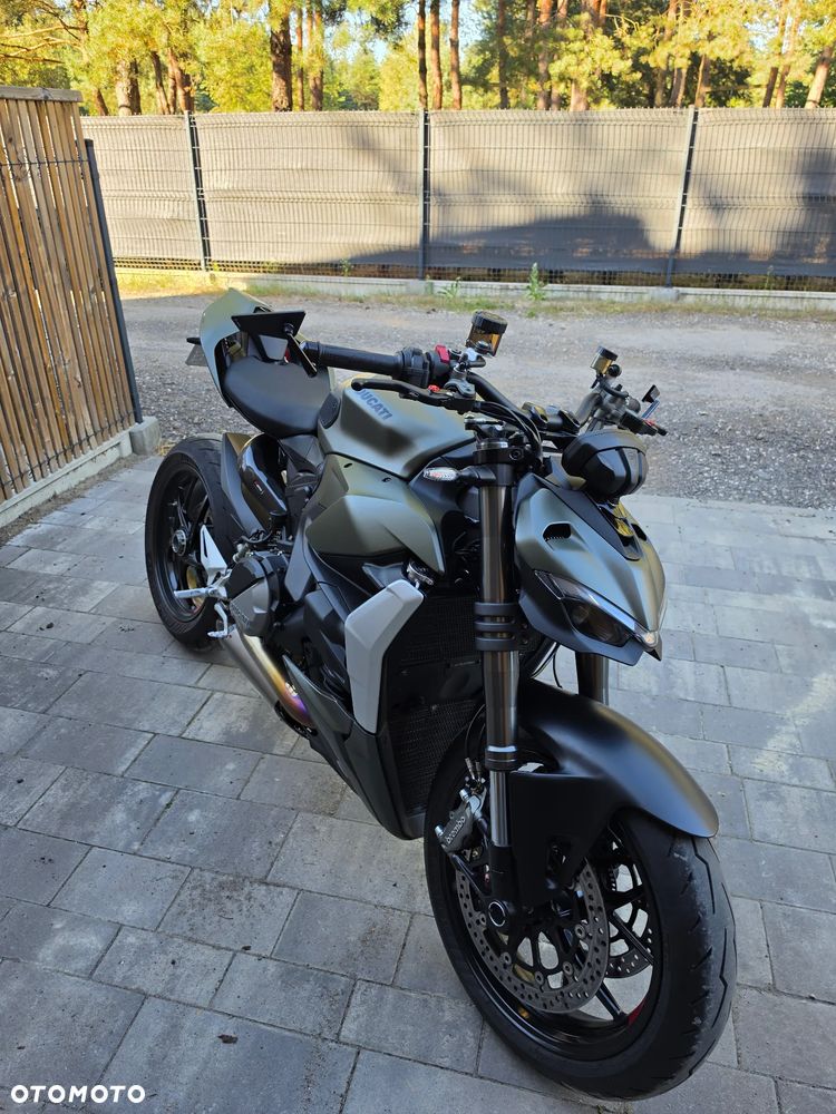 Ducati Streetfighter V2 - 2