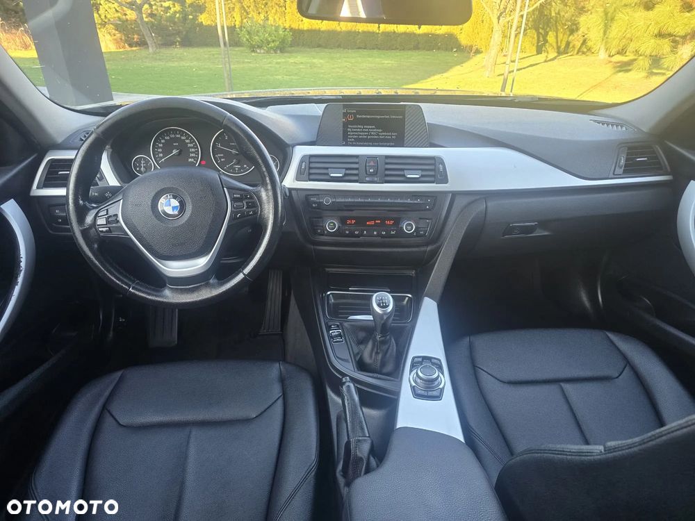 BMW Seria 3 318d DPF Edition Sport - 11