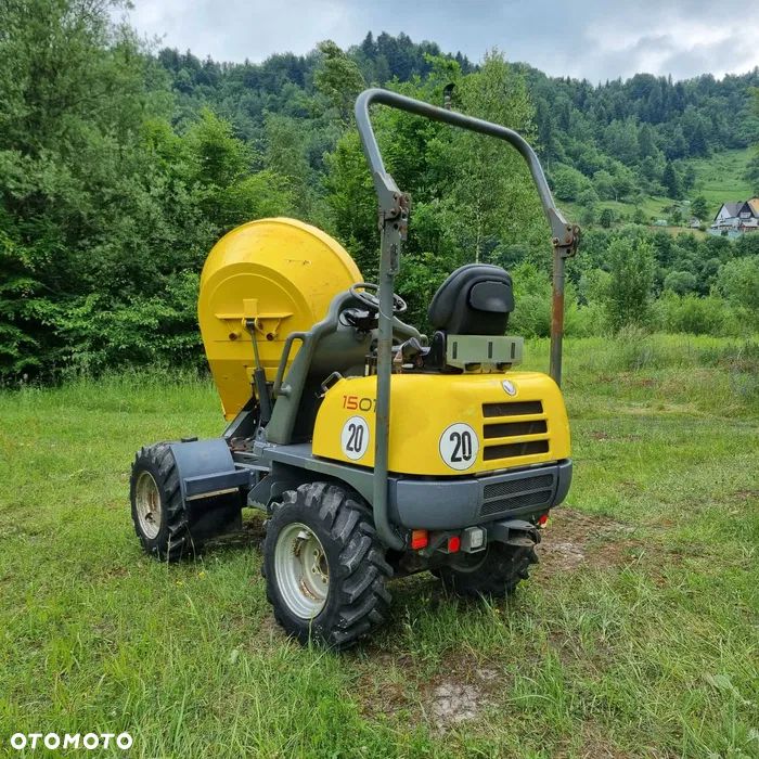 Wacker Neuson 1501 Wozidło 4x4  Budowlane-Ogrodnicze-rolnicze. Transporter 1,5 tony o bardzo małych gabarytach. Obrotowa Paka. Maszyna jak Nowa Pochodzi z gospodarstwa Norweskiego! Zaledwie 1000mtg. Rok 2016. Serwisowana w DEKRA Norweska BMWT. Ani Deka Luzów i wycieków. Mała zgrabna maszyna. Moc i wydajność Potężna. Komfort pracy. Napęd HYDROSTATIC. OKAZJA Silnik Yanmar 3 cyl. - 2