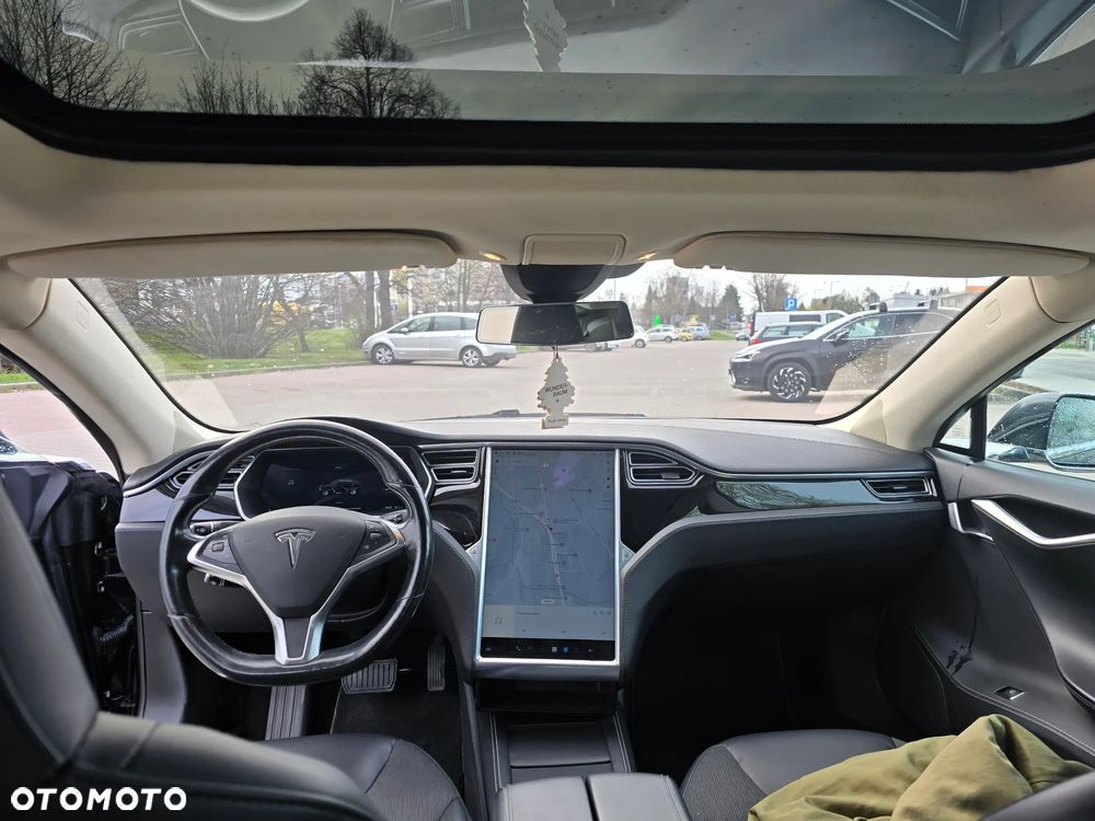 Tesla Model S - 9