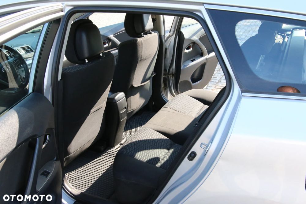 Toyota Avensis 1.8 Sol - 19