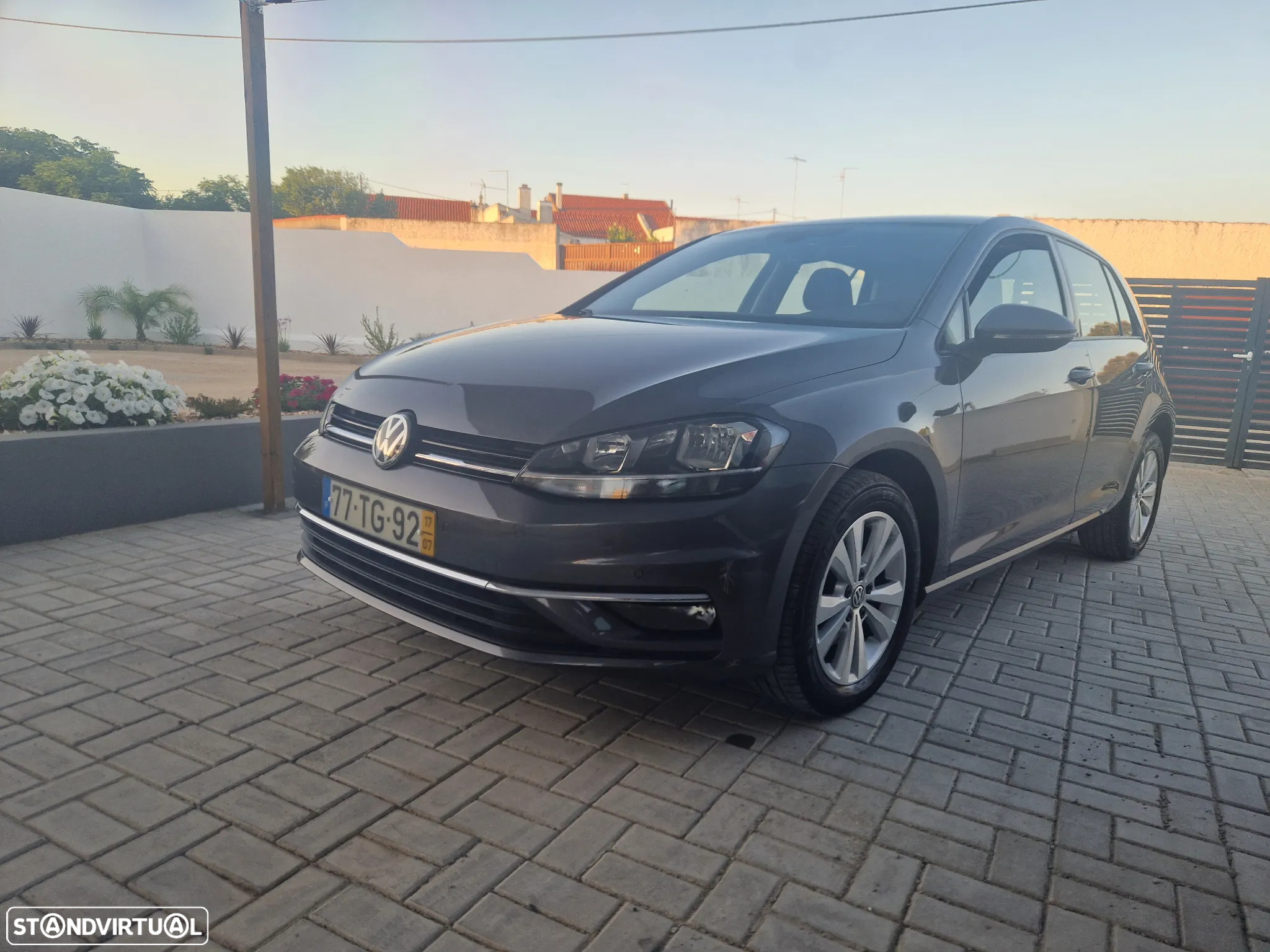 VW Golf 1.6 TDI Confortline - 5