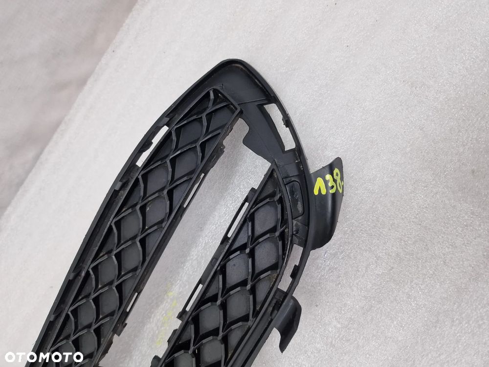 MERCEDES E-KLASSA W212 09- PRAWA KRATKA BOCZNA ZDERZAKA PRZEDNIEGO PRZÓD ( AVANGARDE ) , NR A2128851823 , NR AUKCJI C/138 - 3