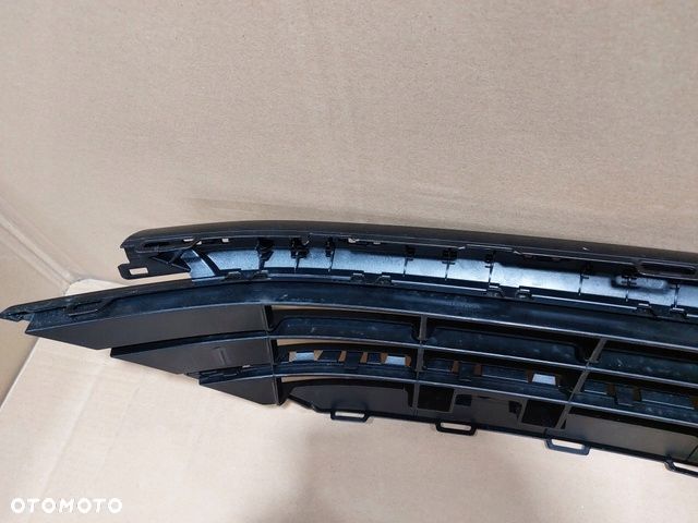 VW TIGUAN II 2 5NA R-LINE 15-20 GRILL KRATKA PRZÓD - 9