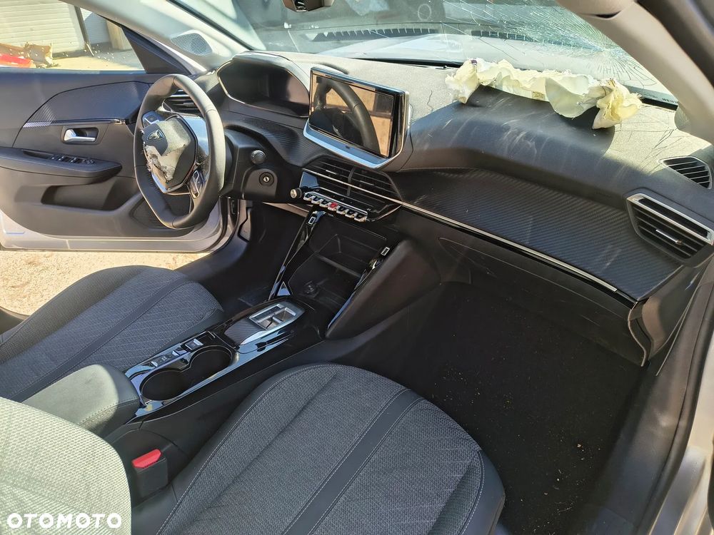 Peugeot 208 - 22