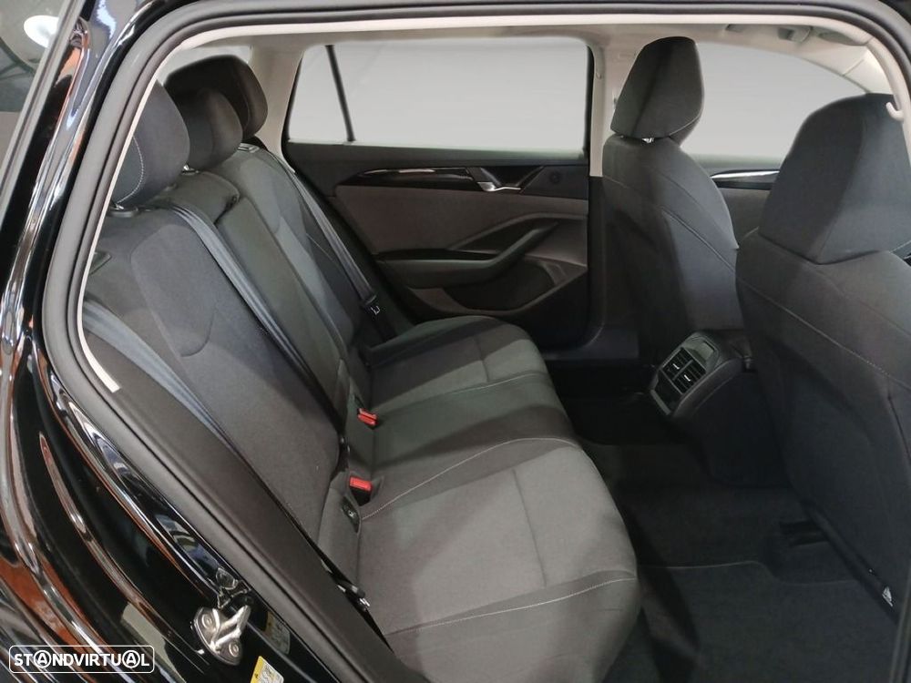 VW Passat Variant 1.5 TSI eHybrid DSG - 23