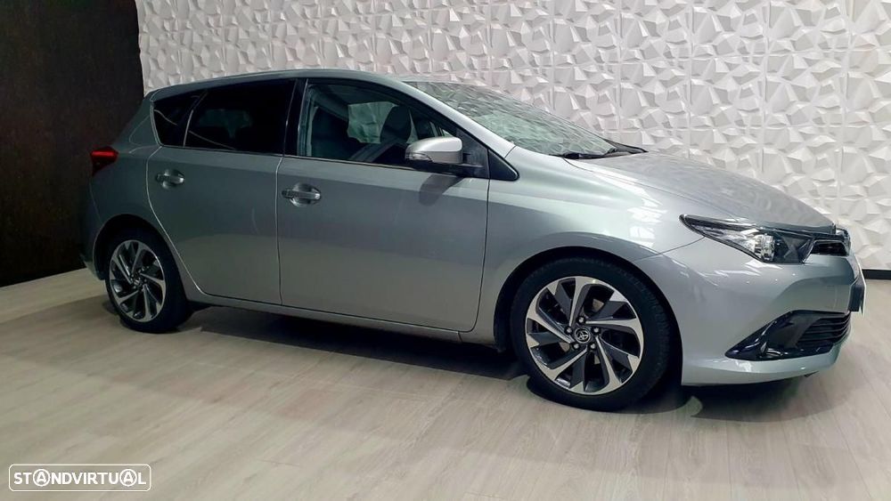 Toyota Auris 1.4 D-4D Com. +P.Techno+P.Sport - 4