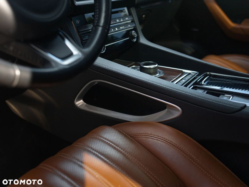 Jaguar F-Pace 2.0 i4P AWD Prestige - 29