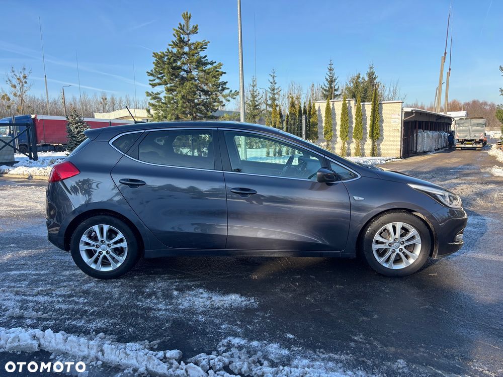 Kia Ceed 1.6 CRDi 128 Dream Team Edition - 24