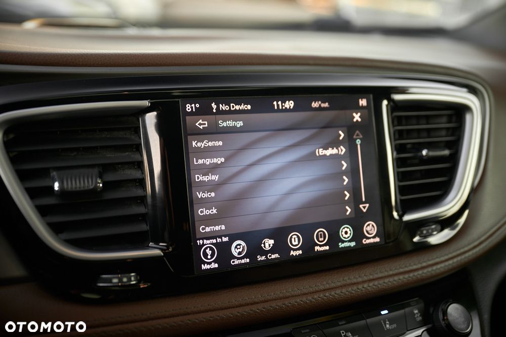 Chrysler Pacifica - 39