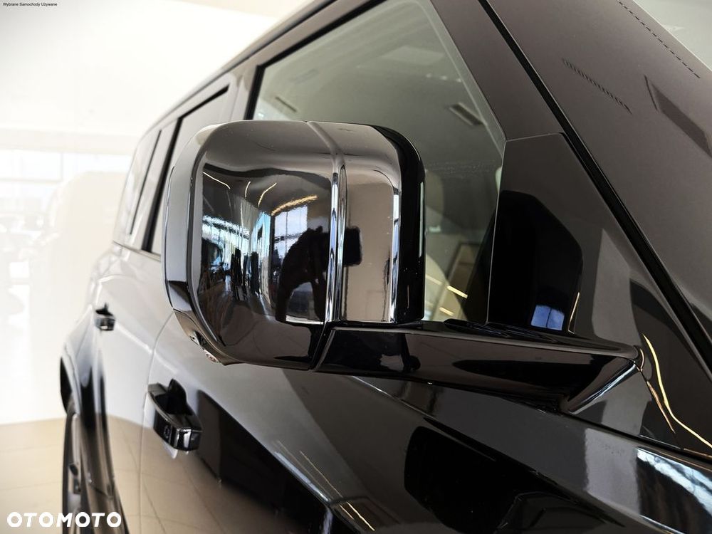 Land Rover Defender - 17