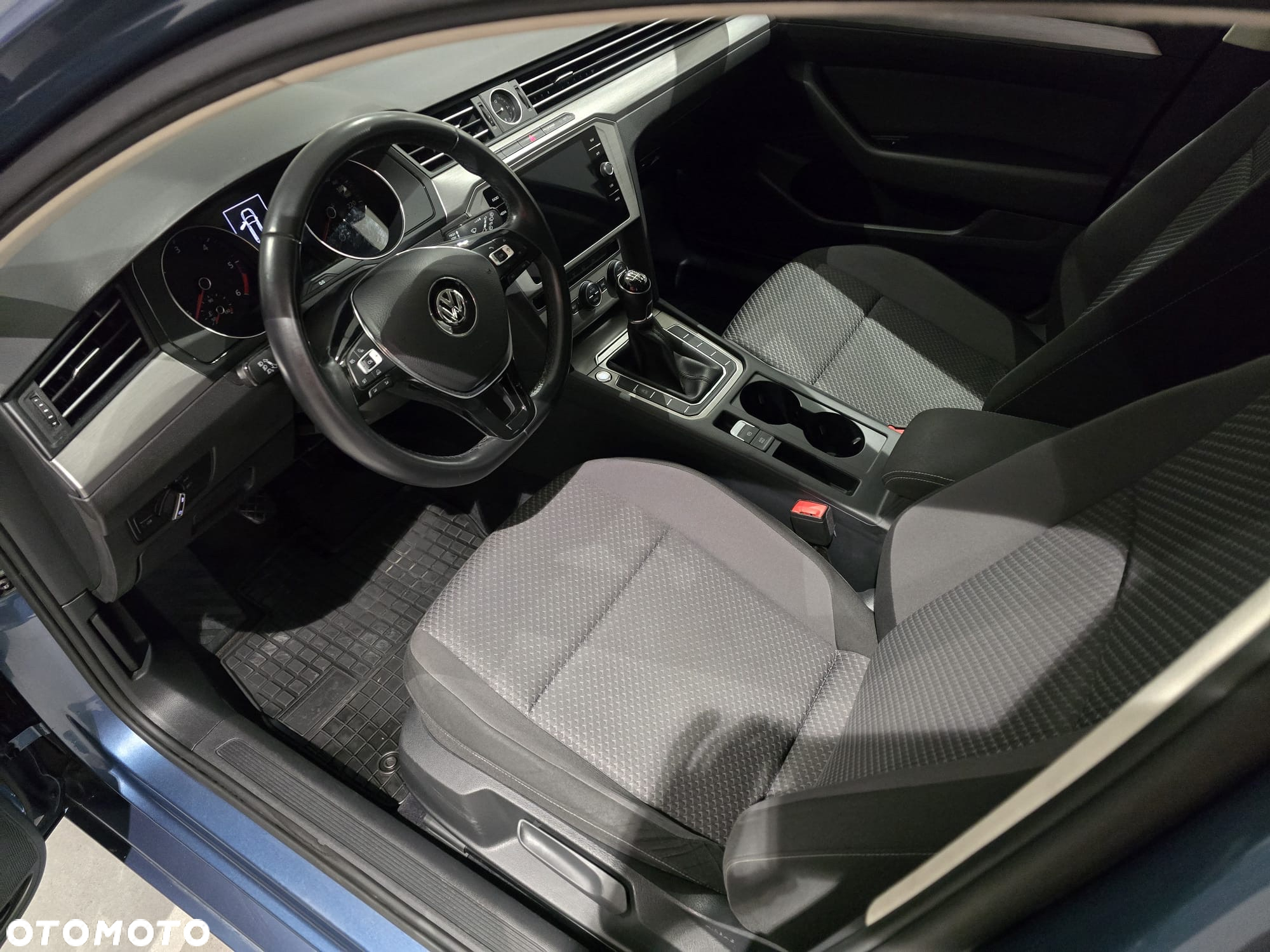 Volkswagen Passat 2.0 TDI BMT Trendline - 23