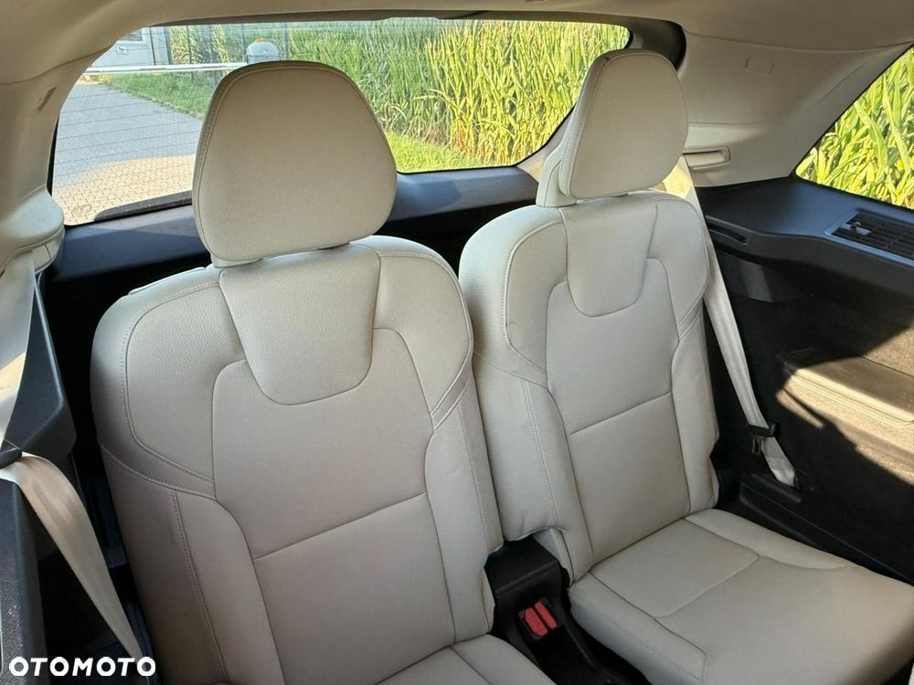Volvo XC 90 B5 D AWD Geartronic Momentum Pro - 23
