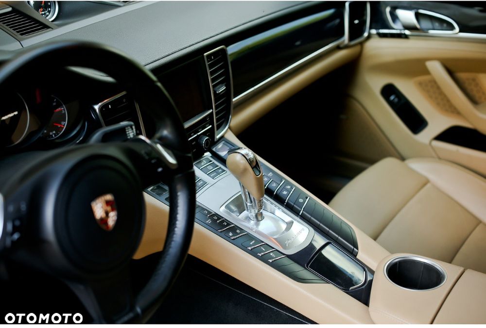 Porsche Panamera 4 PDK - 38