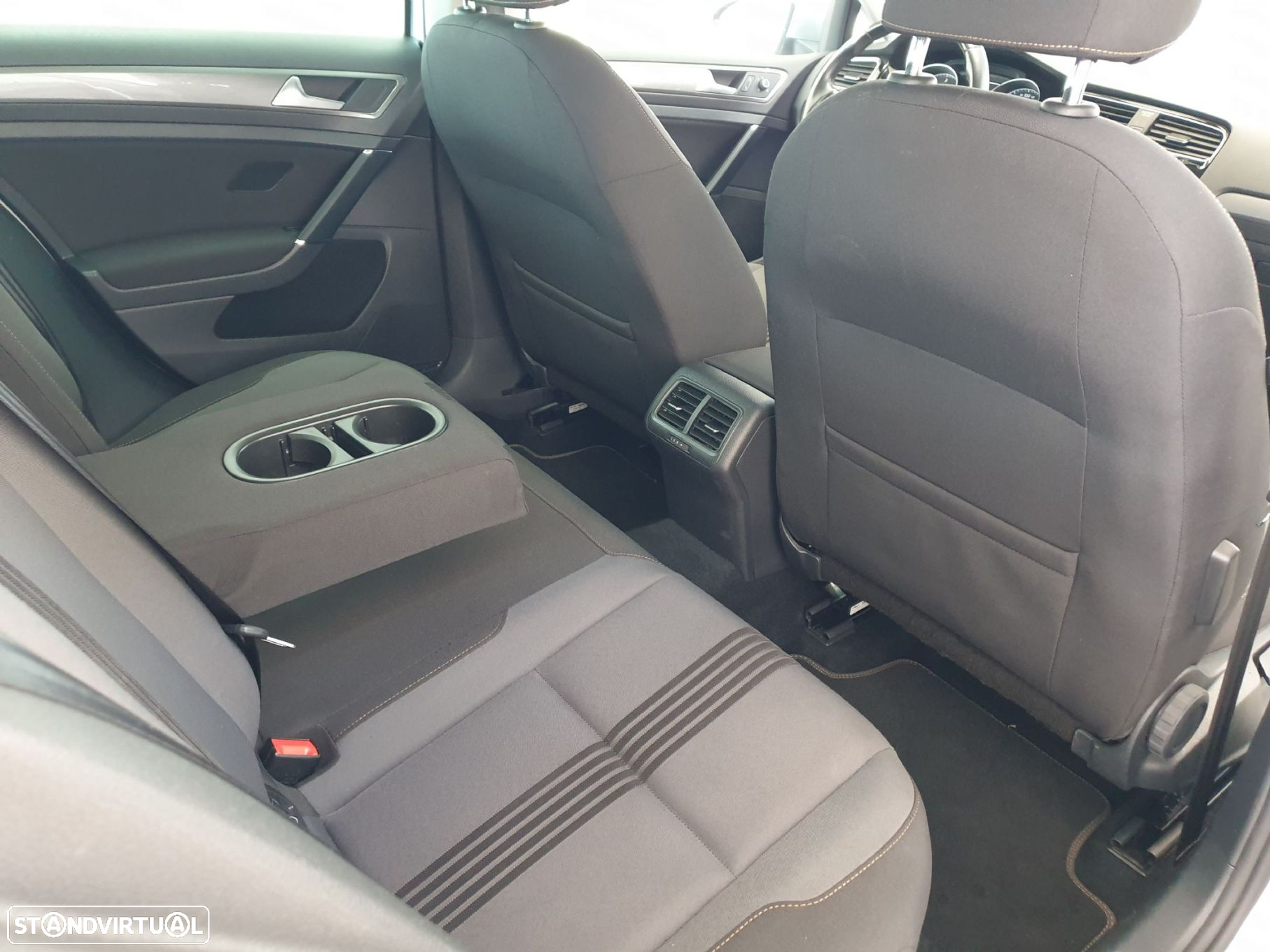 VW Golf Variant 1.6 TDi BlueMotion Allstar - 32
