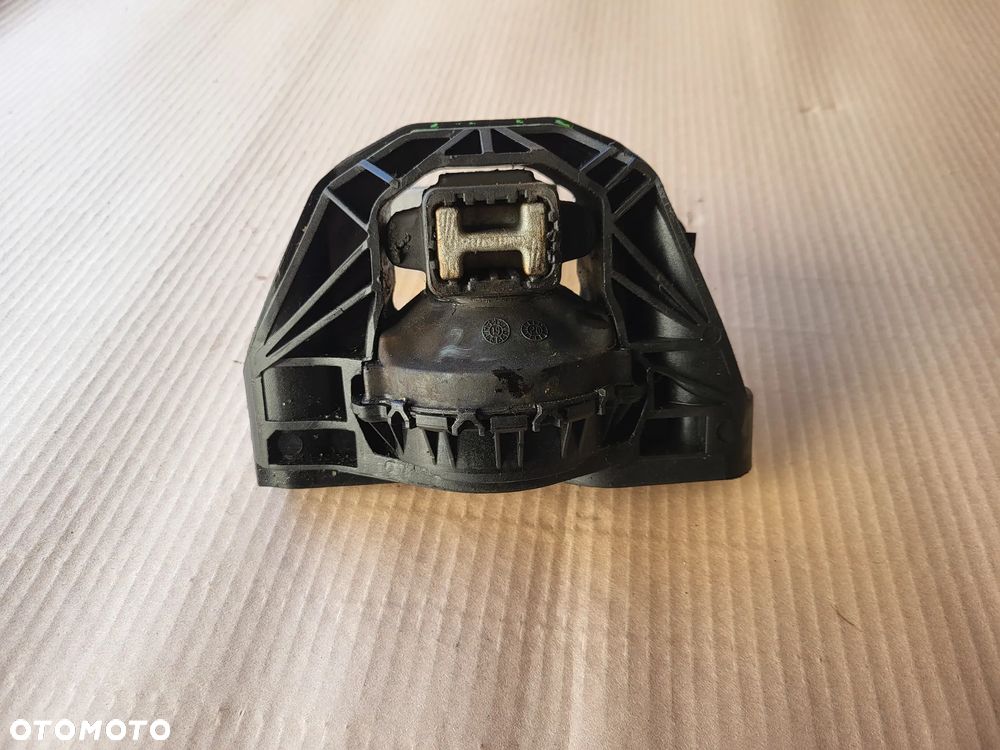 Łapa poduszka silnika 1.2 VIT Peugeot 208 - 3