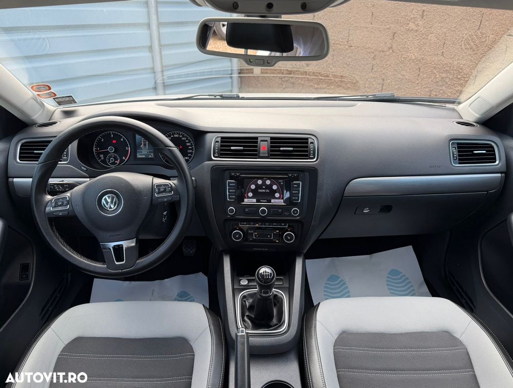 Volkswagen Jetta 2.0 TDI Highline - 6