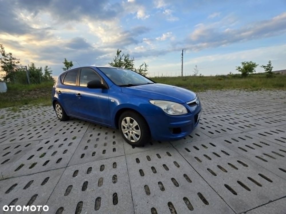 Hyundai i30 1.4 Base + - 14
