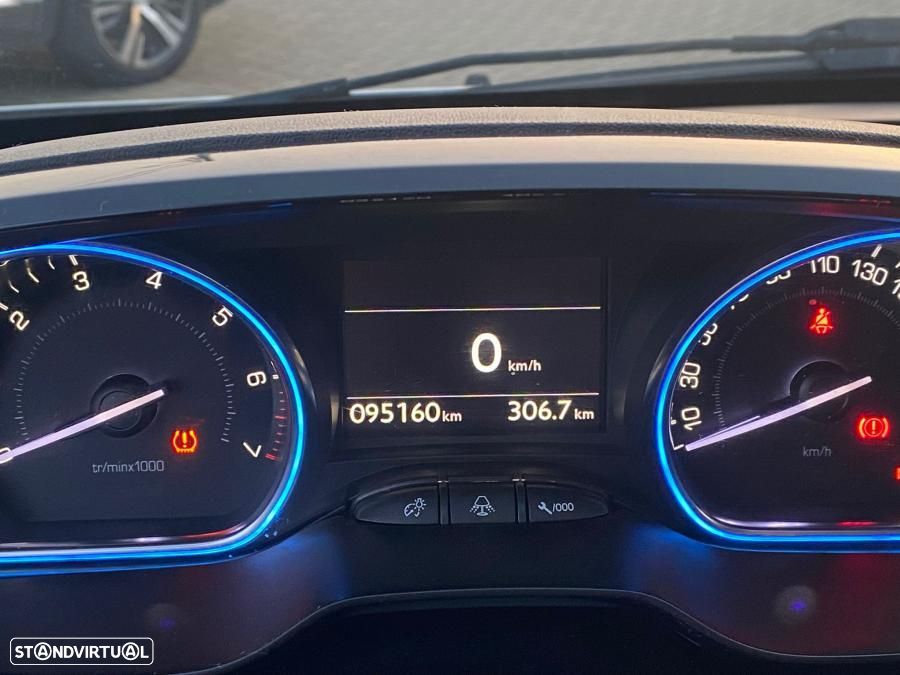 Peugeot 2008 1.2 VTi Active - 12