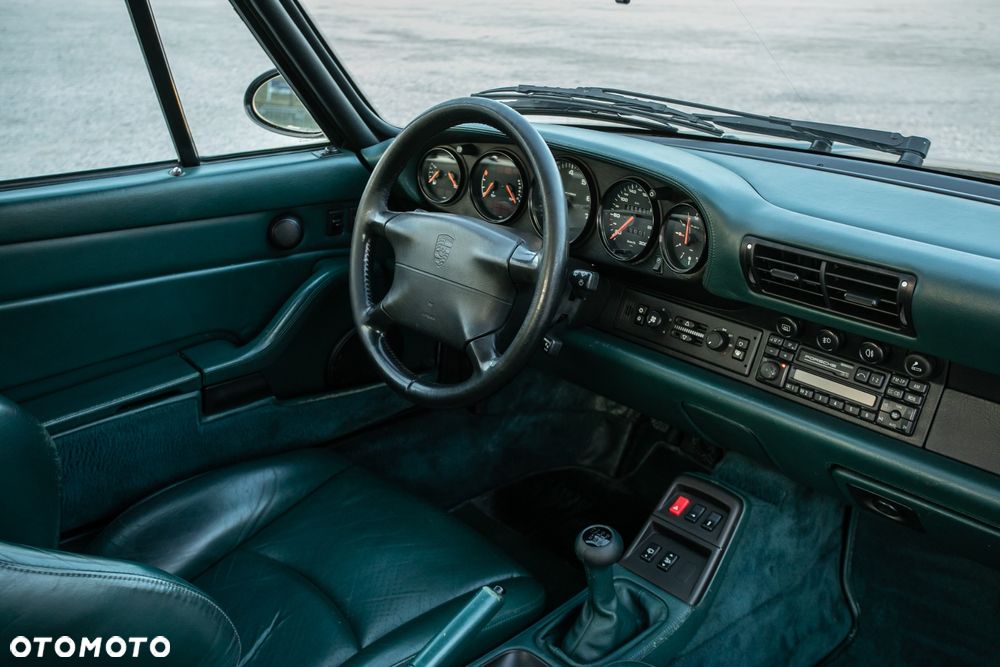 Porsche 911 Carrera 4 - 23