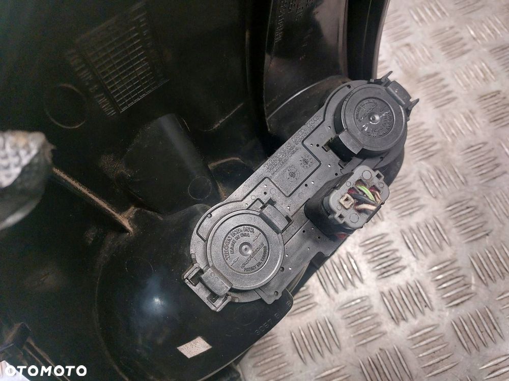 LAMPA PRAWY TYŁ  CHRYSLER  GRAND VOYAGER IV LIFT 04857954AA 192843934 - 5