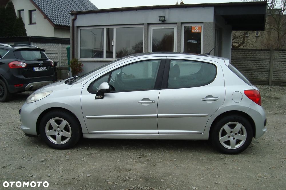 Peugeot 207 - 8