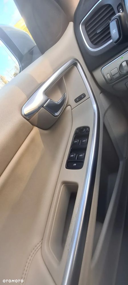 Volvo V60 D4 Geartronic Kinetic - 12