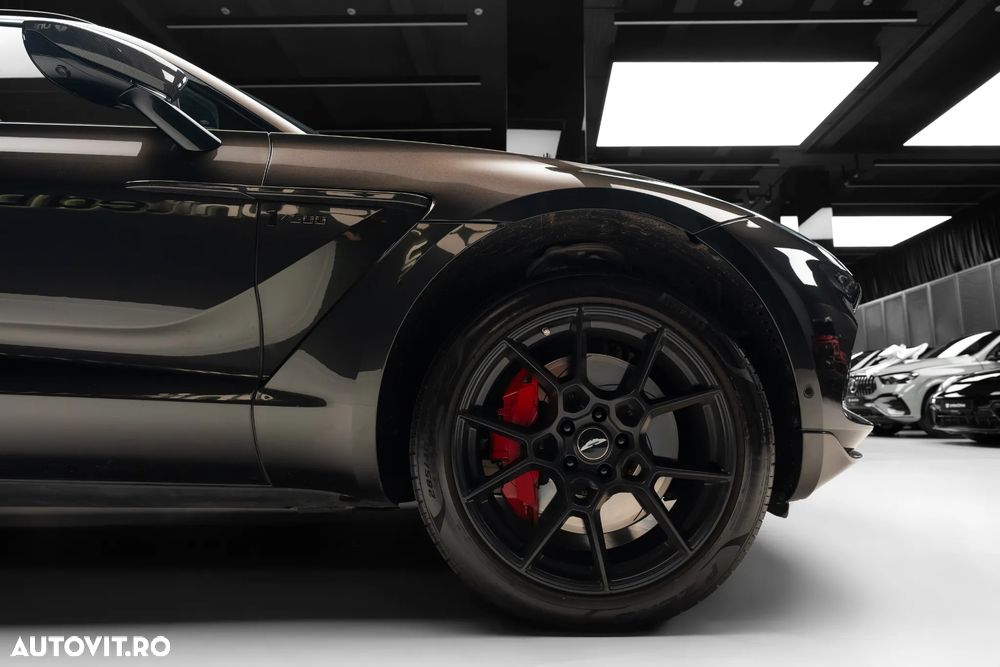 Aston Martin DBX - 5