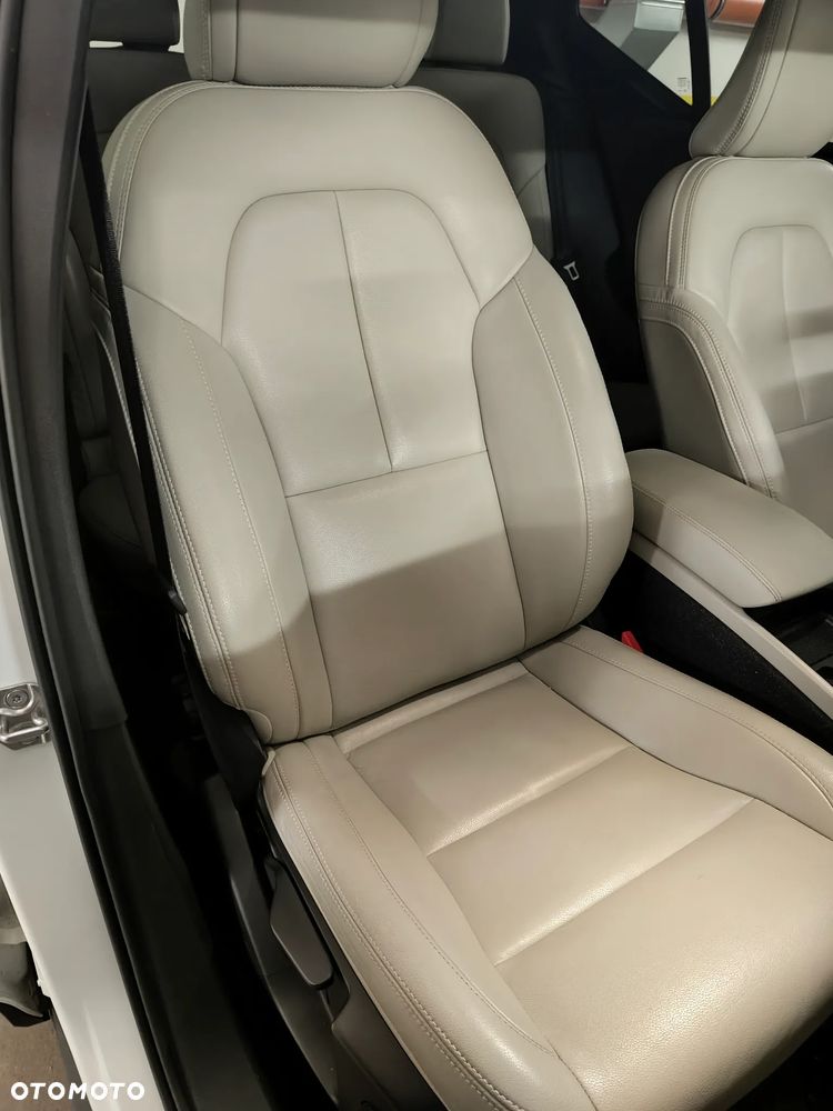 Volvo XC 40 T2 Momentum Pro - 16