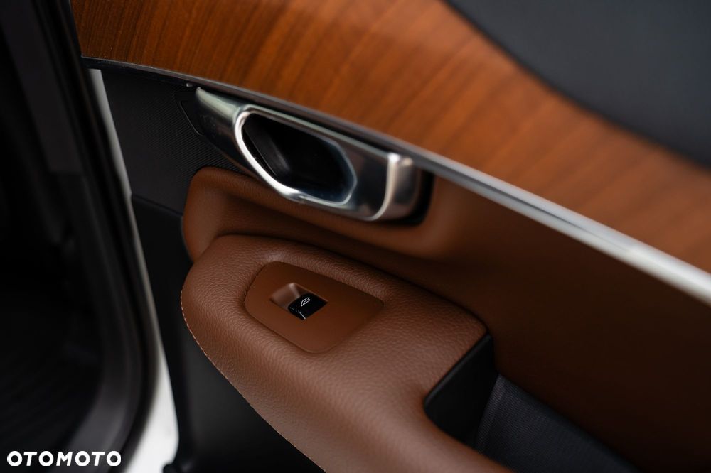 Volvo XC 90 B5 D AWD Momentum - 17