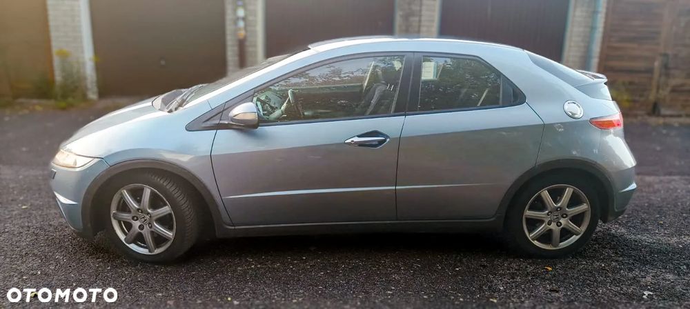 Honda Civic 1.8 Executive NAVI - 4