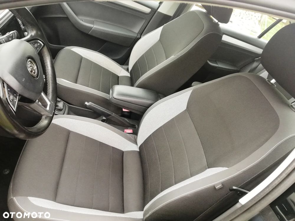 Skoda RAPID 1.4 TSI Ambition DSG - 13