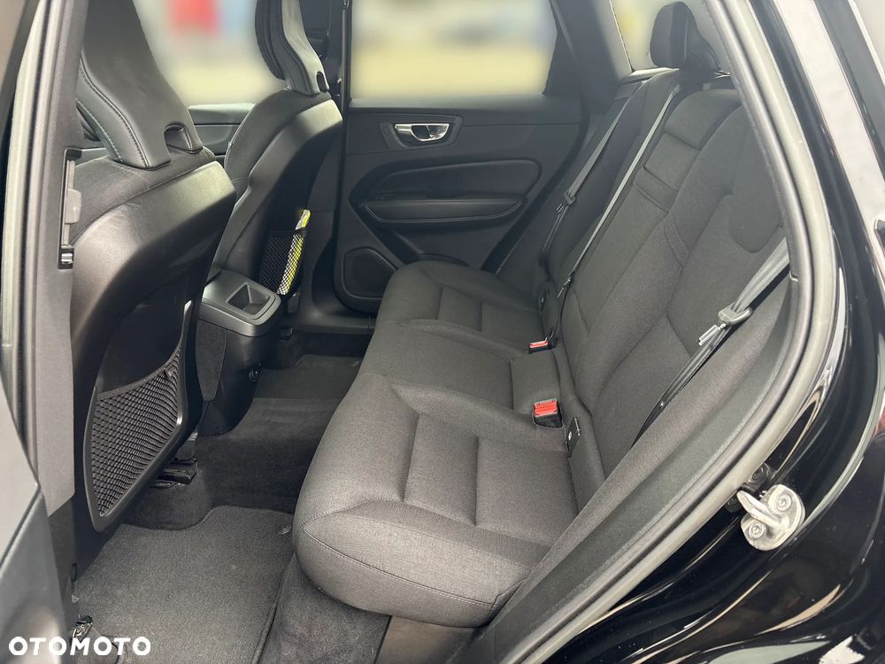Volvo XC 60 B4 D AWD Momentum Pro - 12