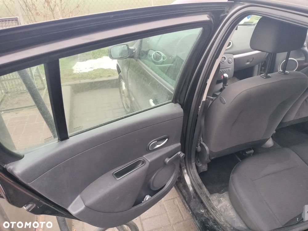Renault Clio 1.2 16V 75 Dynamique - 13