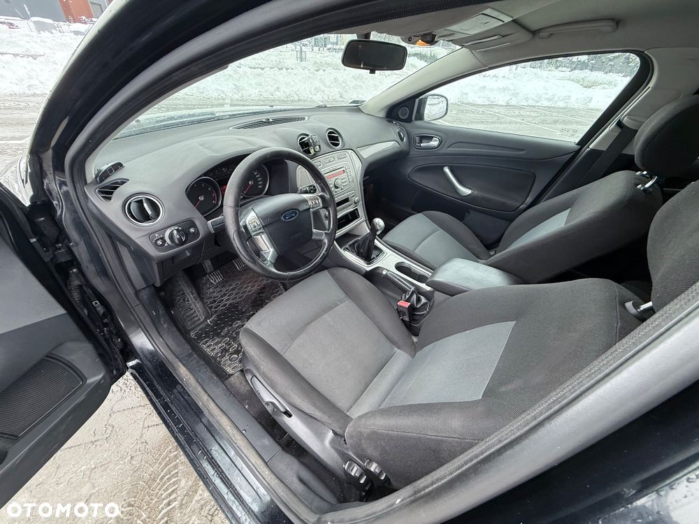 Ford Mondeo 2.0 Ambiente - 11