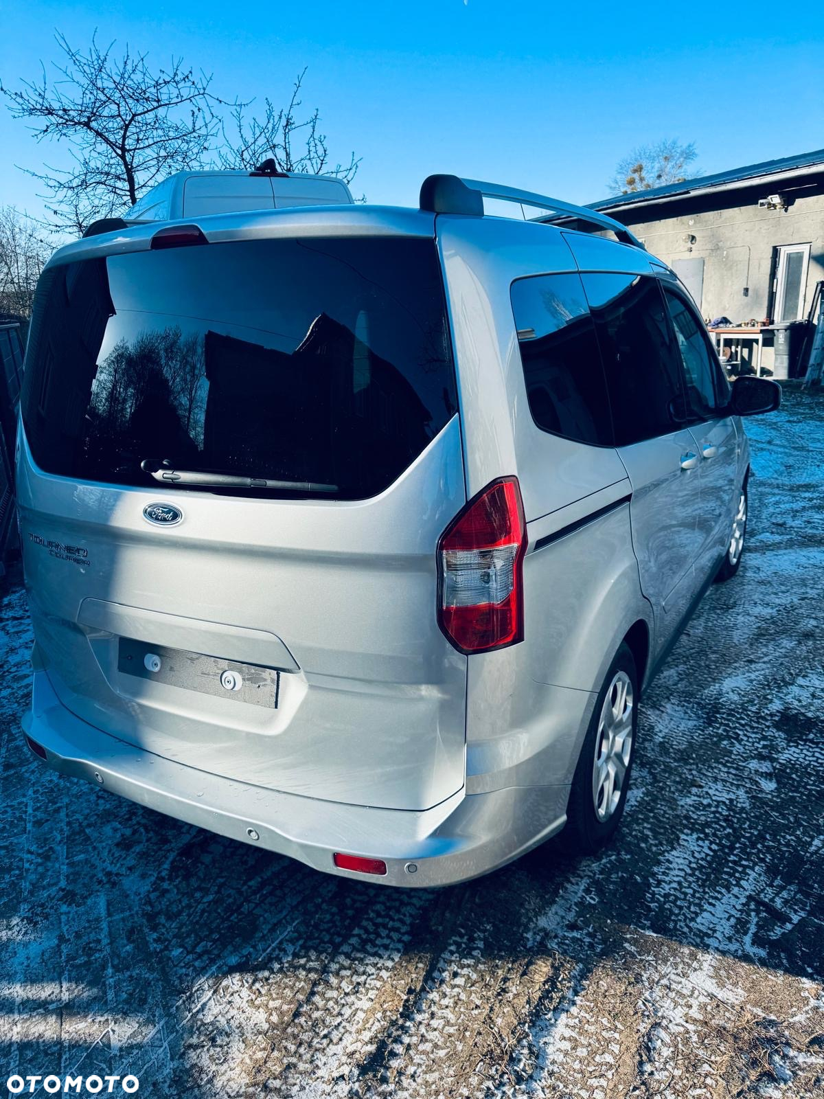 Ford Tourneo Courier 1.0 EcoBoost S&S Ambiente - 9