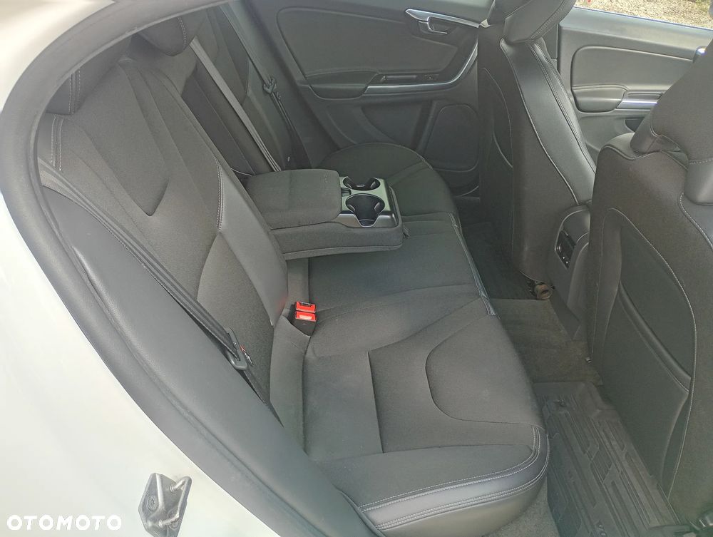 Volvo S60 D3 Geartronic Momentum - 31