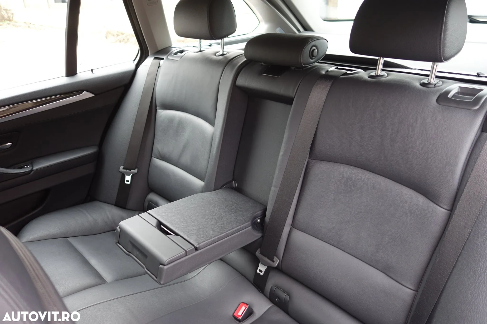 BMW Seria 5 530d xDrive Touring Aut. Luxury Line - 29