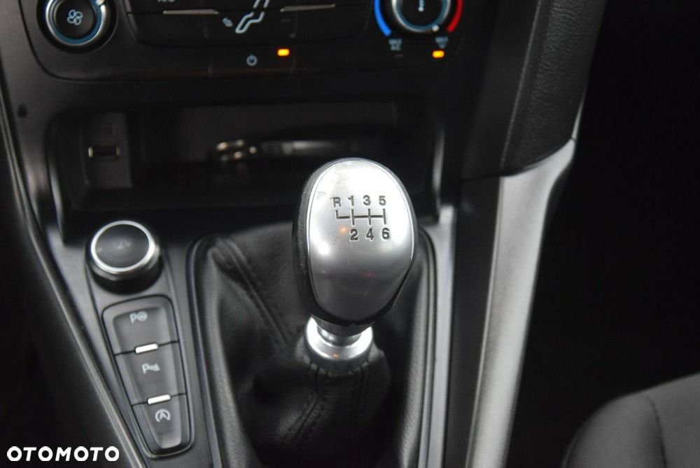 Ford Focus 1.5 EcoBlue Start-Stopp-System ST-LINE STYLE - 28