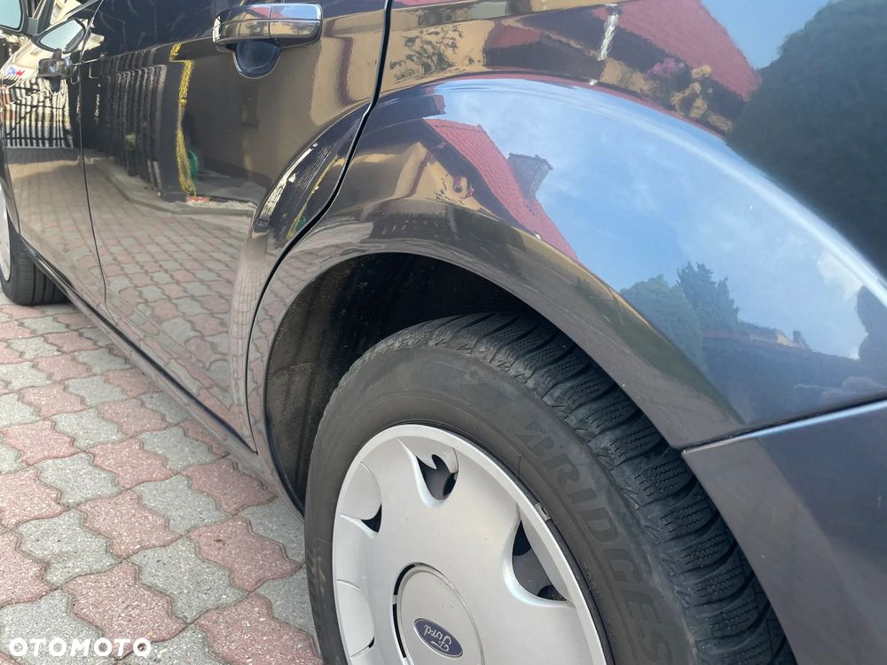 Ford Focus Ghia - 26